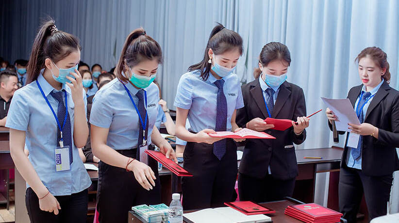 24 小时客服服务
